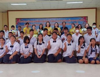 กิจกรรมอนุรักษ์ไทยหัวใจประดิษฐ์ นักเรียนระดับชั้นมัธยมศึกษา