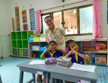 เปิดโลกการเรียนรู้คู่รอยยิ้ม! บรรยากาศกิจกรรมการฝึกทักษะภาษาอังกฤษของนักเรียน